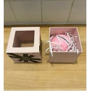 Viktor & Rolf Flowerbomb Pink scented bath bomb Box